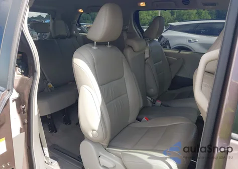 2018 Toyota Sienna Xle Premium 8 Passenger z USA, uszkodzony, nr VIN 5TDYZ3DC9JS935742